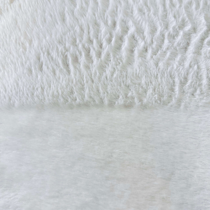 Soft faux fur platform surface on VLIZ cat tree, providing a cozy elevated rest spot for cats.