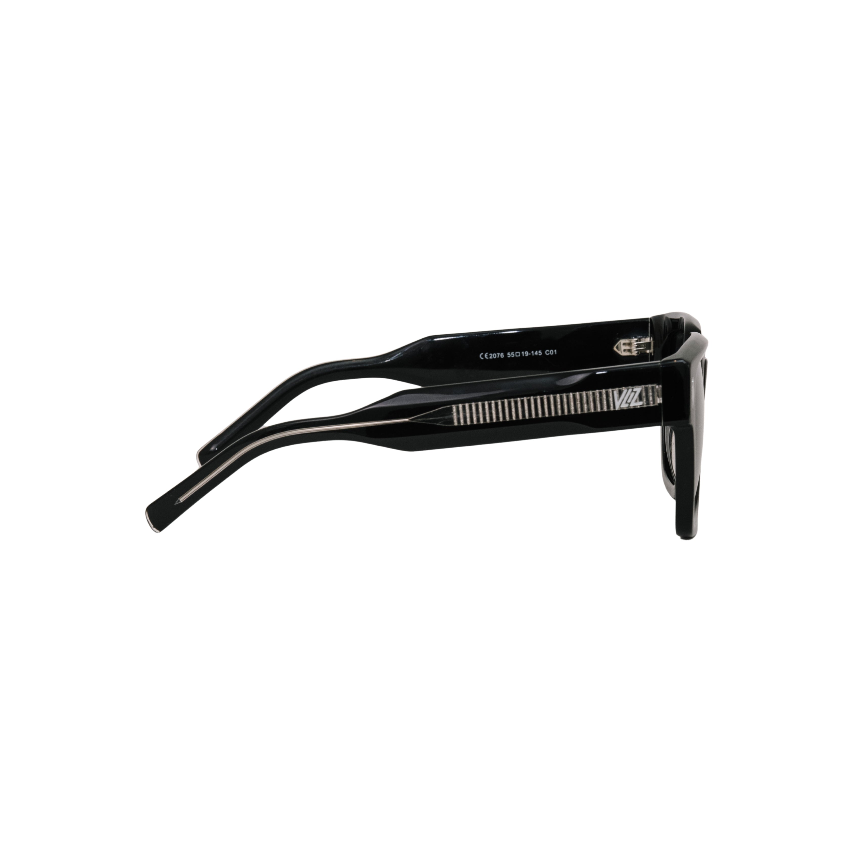 VLIZ Gravité sunglasses with black square acetate-style frame and black lenses, featuring architectural design,UV400 protection,and engraved logo on temples.