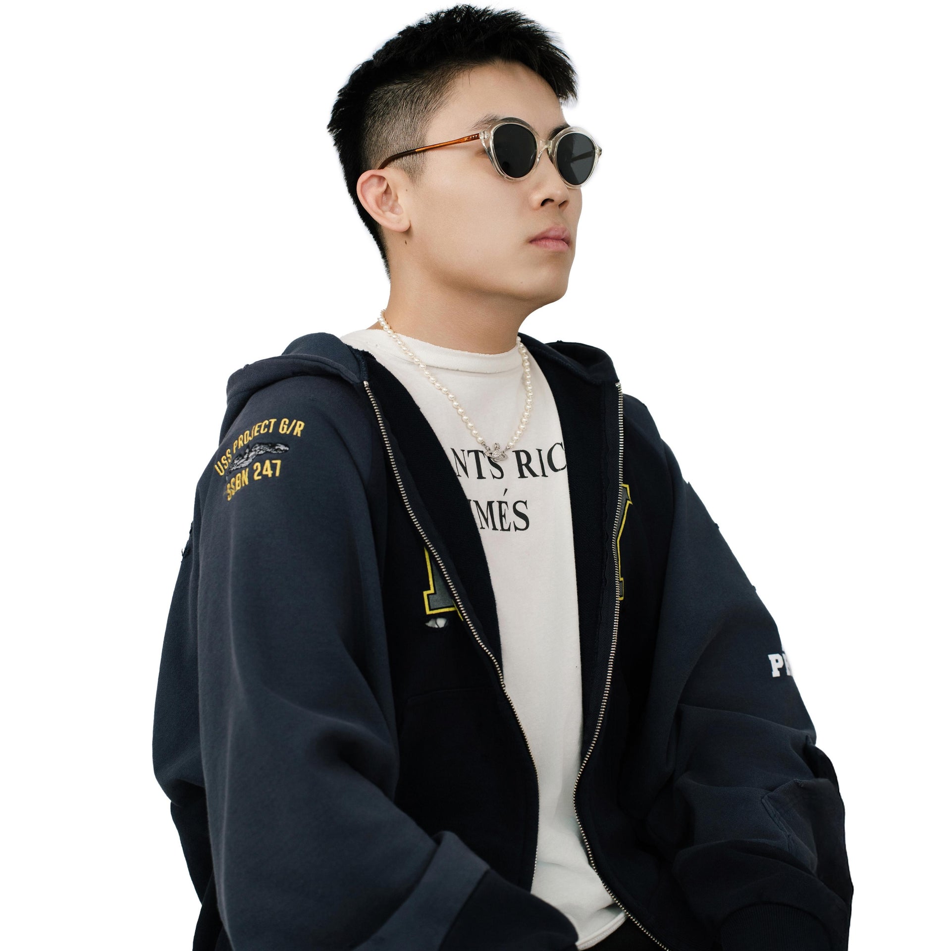 VLIZ Lucent round sunglasses with translucent frame and black lenses, street-style gradient design, engraved logo on temples.