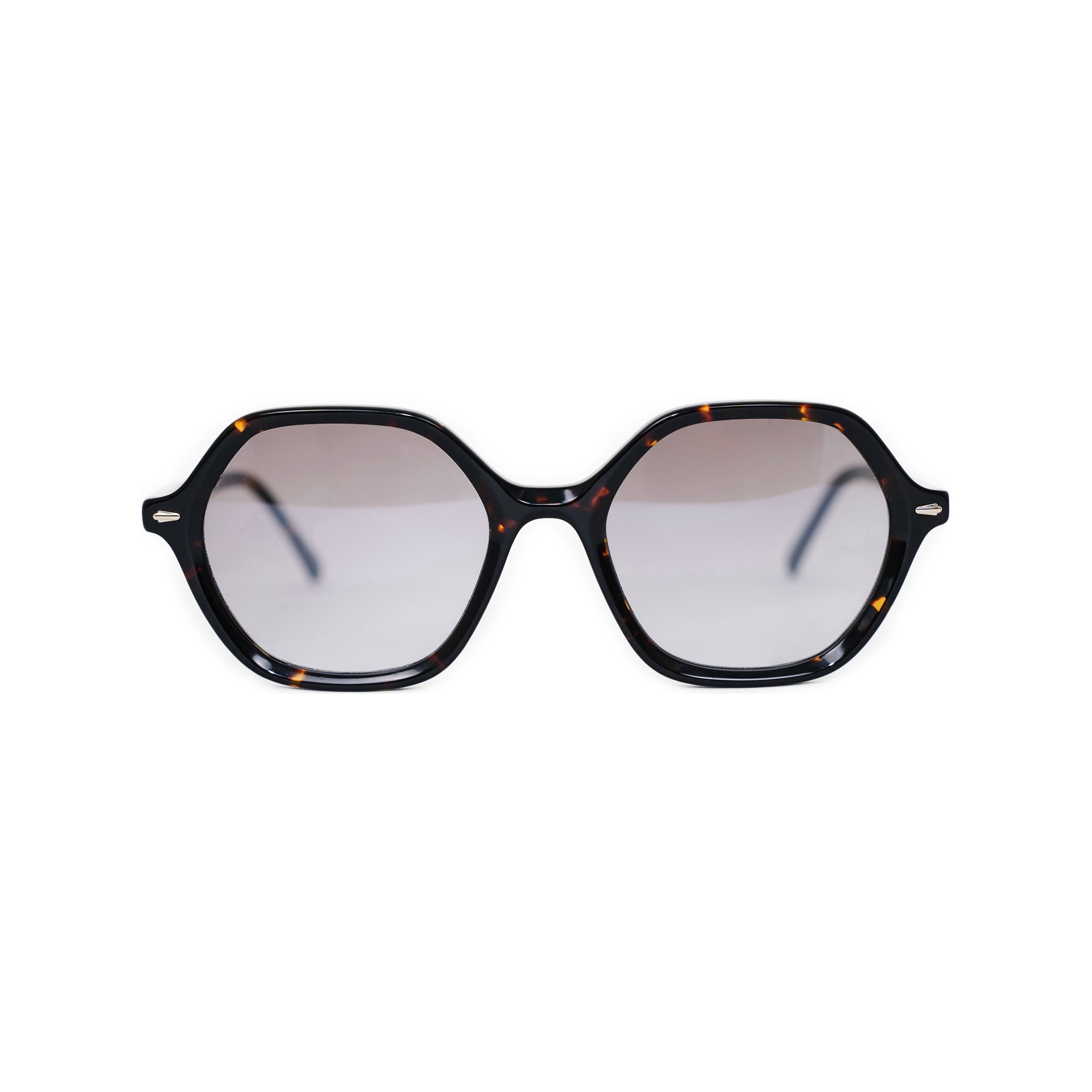 VLIZ Lunelle sunglasses with a tortoise octagon frame and light brown gradient lenses, sculptural silhouette inspired by lunar geometry, engraved logo on temples
VLIZ Lunelle sunglasses with a tortoise octagon frame and gradient lenses, sculptural silhouette inspired by lunar geometry, engraved logo on temples.